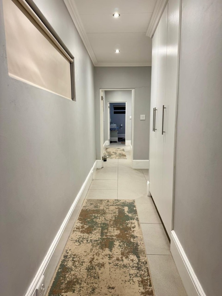 Bright & Spacious Family Home - Image 29